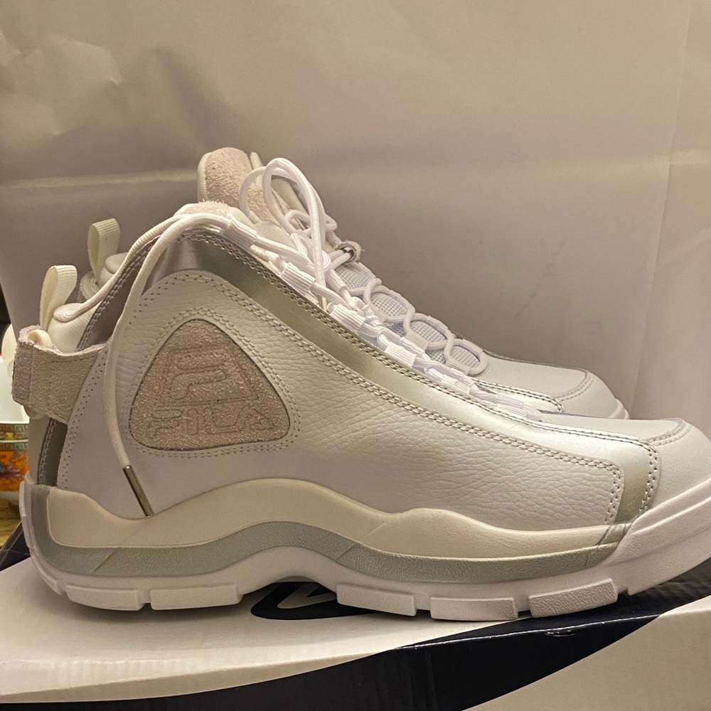 Like new FILA Grant Hill 2 . Gently used, damaged box